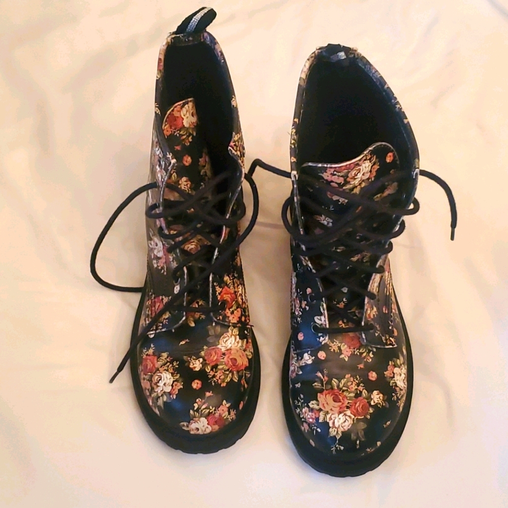 Arizona floral boots